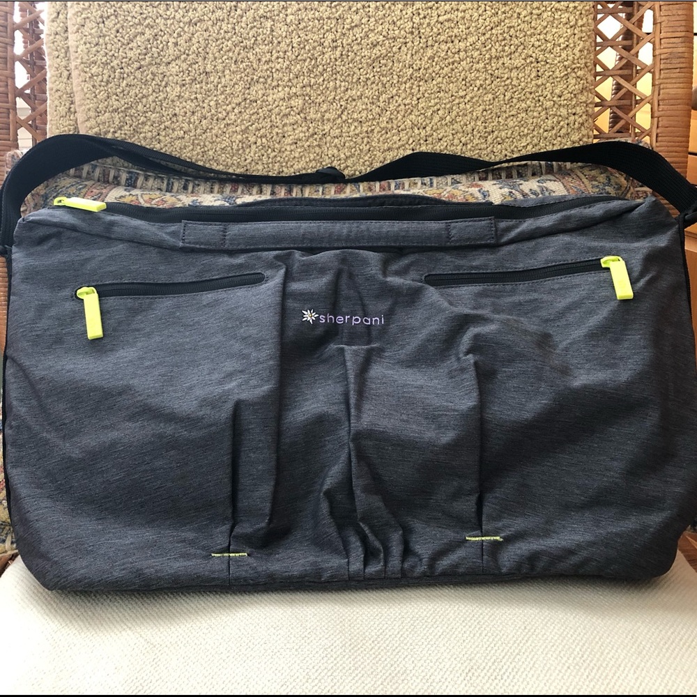 Sherpani “Force” Gym/Yoga Shoulder Bag